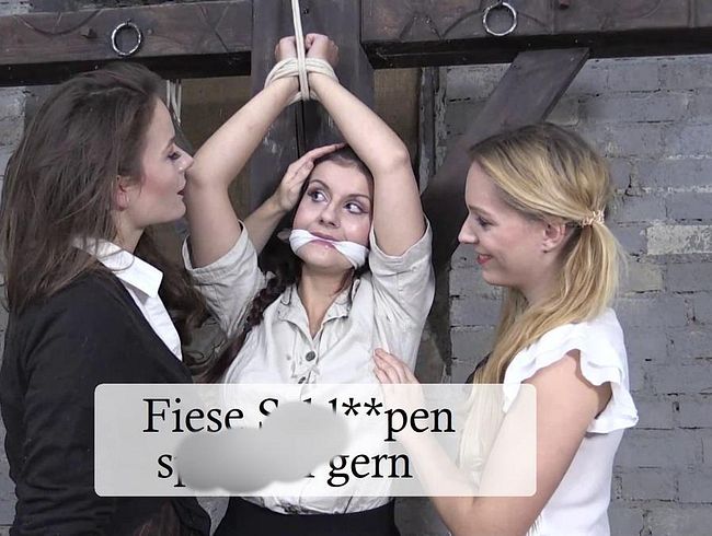CruelAlice Porno Video: Fiese Schlampen spucken gern